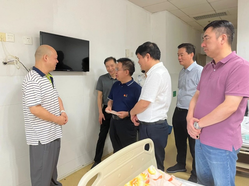 雨中慰問紓愁困 黨內(nèi)幫扶暖人心——全鐵軍一行赴中南建設(shè)集團開展“七一”走訪慰問活動